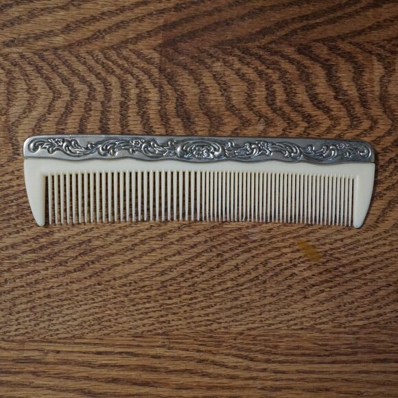 Accessories - Vintage Woman's Hair Comb
